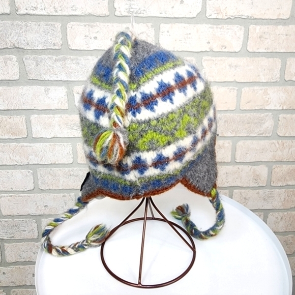 EVEREST Wool Winter Tassel Hat - Picture 4 of 7